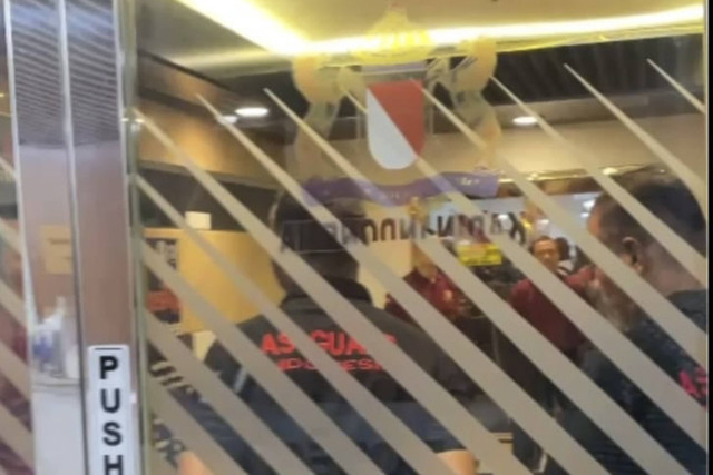 Konferensi pers Arsjad Rasjid diblokir oleh oknum di Menara Kadin, Minggu (15/9/2024). Foto: Dok. Istimewa