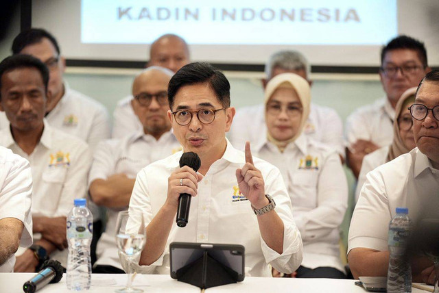 Ketua Umum Kadin Arsjad Rasjid saat konferensi pers menanggapi Munaslub Kadin yang angkat Anindya Bakrie. Foto: Instagram @arsjadrasjid.