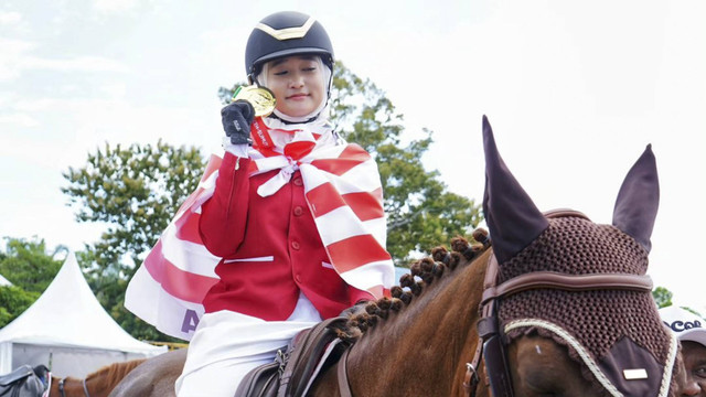 Anak Irfan Hakim raih emas di PON 2024 cabang olahraga berkuda. Foto: Instagram/ @irfanhakim75