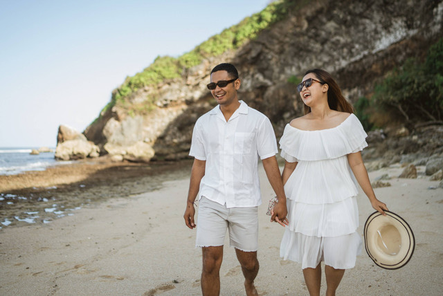Ilustrasi suami istri quality time tanpa anak. Foto: Odua Images/Shutterstock
