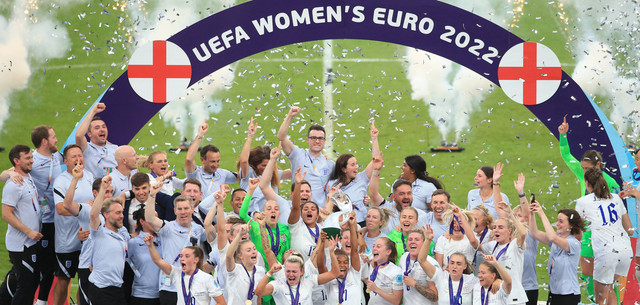 Timnas Wanita Inggris (Lionesses) ketika menjuarai UEFA Women's Euro 2022. Foto: Lindsey Parnaby / AFP