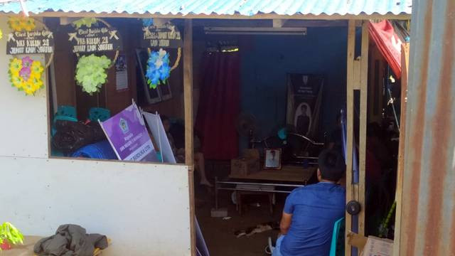 Rumah duka Renaldy Kevin Sampel, siswa SMK Negeri 3 Manado yang meninggal dunia terjatuh dari tangga darurat di salah satu hotel tempat dia melaksanakan Pendidikan Kerja Lapangan (PKL).