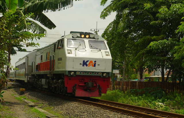 tiket kereta api bandung surabaya. Foto hanyalah ilustrasi, bukan tempat yang sebenarnya. Sumber: Unsplash/Muhammad Arief