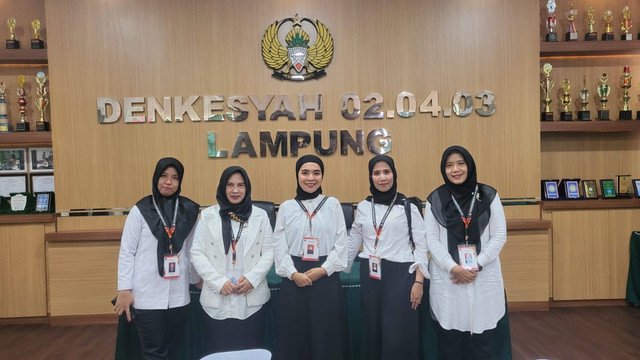 Lima peserta perempuan calon anggota KPU Provinsi Lampung, yang mengikuti Tes Kesehatan di Rumah Sakit DKT Lampung | Foto : Ist
