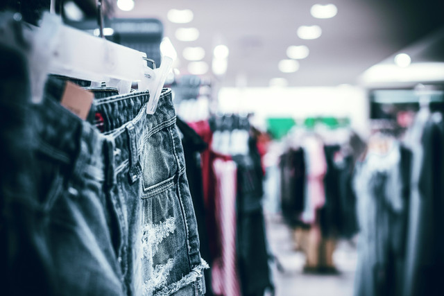 Ilustrasi cara beli merchandise JKT48. Unsplash.com/Artem-Beliaikin
