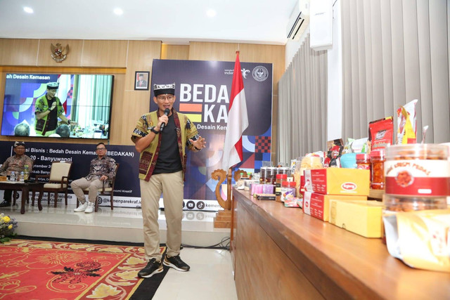Sandi Uno saat menghadiri Bedah Desain dan Kemasan UMKM di Kantor Pemkab Banyuwangi