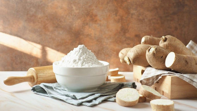 Tepung Singkong (Sumber: https://www.shutterstock.com/id/image-photo/healthy-food-trend-glutenfree-diet-theme-2368134757)