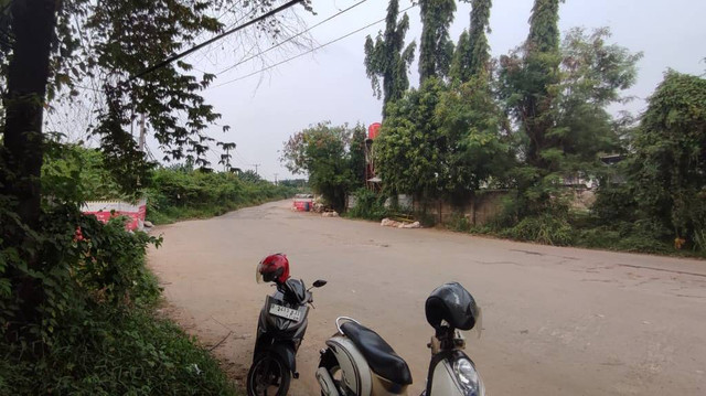 Suasana tempat korban meloncat ke Kali Bekasi. Foto: Rachmadi Rasyad/kumparan