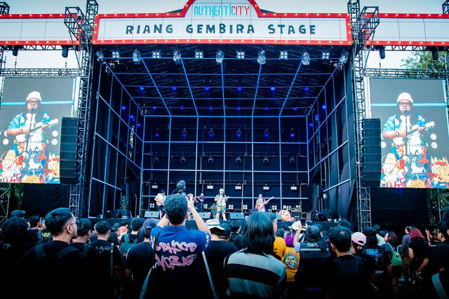 Musisi dari 3 Authenticity Soundroom 2024 tampil di panggung Riang Gembira Stage Pestapora 2024. Foto: Dok. Istimewa