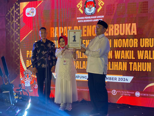 Pasangan Reihana-Aryodhia mendapatkan nomor urut 1 pada Pilwakot Bandar Lampung 2024 mendatang. | Foto: Sinta Yuliana/Lampung Geh