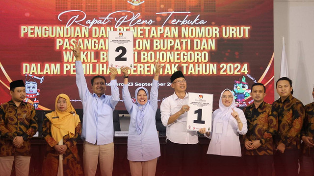 Pengundian dan Penetapan nomor urut pasangan calon (Paslon) Bupati dan Wakil Bupati Bojonegoro dalam Pilkada serentak 2024 di KPU Bojonegoro. (Aset: Istimewa)