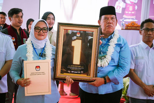 Pasangan Calon Bupati dan Wakil Bupati Lampung Timur Nomor urut 1, Ela Siti Nuryamah dan Azwar Hadi | Foto : Ist