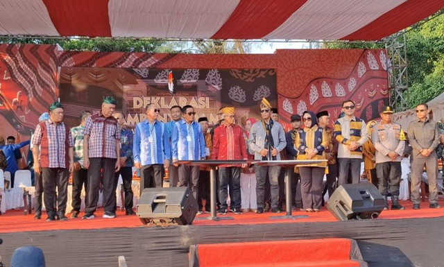 Pasangan Cagub dan Cawagub Sultra komitmen lakukan kampanye damai. Dok: kendarinesia