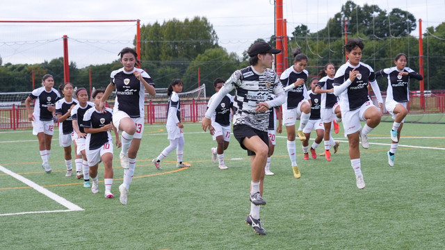 Timnas Wanita Indonesia saat menghadapi Urawa Reds Ladies dalam rangkaian training camp dan uji coba ke Jepang pada September-Oktober 2024. Foto: Dok. PSSI