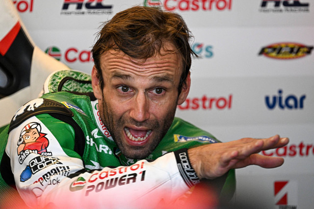 Pembalap Honda asal Prancis, Johann Zarco, bereaksi di dalam box-nya saat sesi latihan kedua Grand Prix MotoGP San Marino di Sirkuit Dunia Misano Marco-Simoncelli di Misano Adriatico, pada 6 September 2024. Foto: Gabriel Bouys/AFP