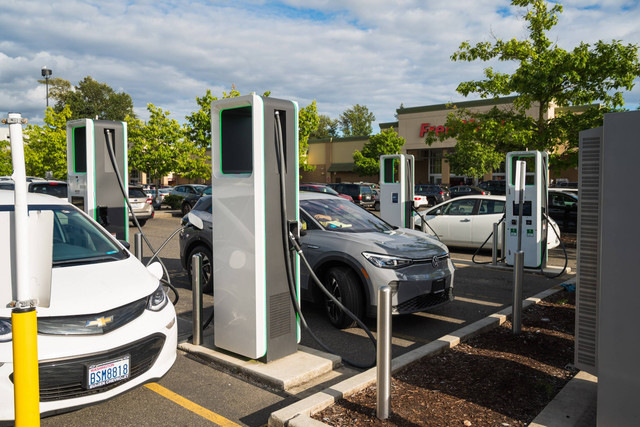 Ilustrasi mobil listrik di Amerika Serikat. Foto: Shutterstock