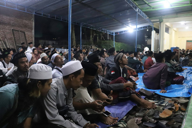 [Makam Wali di Surabaya] foto hanya ilustrasi, bukan tempat sebenarnya, unsplash/Mufid Majnun