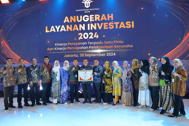 Pemkot Palembang melalui DPMPTSP kembali raih penghargaan Anugerah Layanan Investasi (ALI) 2024 dari Kementerian Investasi/BKPM, Foto : Kominfo Pemkot Palembang 