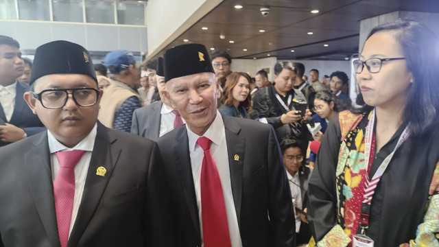 Said Abdullah (tengah) saat dijumpai di kompleks parlemen jelang pelantikan DPR periode 2024-2029, Selasa (1/10/2024). Foto: Thomas Bosco/kumparan