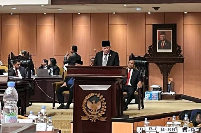 Bakal calon Ketua DPD 2024-2029 La Nyalla Mattalitti saat mengikuti sidang pemilihan pimpinan DPD masa jabatan 2024-2029 di Ruang Paripurna Nusantara V, Kompleks Parlemen, Jakarta, Selasa (1/10/2024).
Foto: Thomas Bosco/kumparan