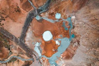 Konsep ekologi acapkali disandingkan dengan kerusakan keseimbangan alam karena aktivitas ekonomi eksploitatif. Foto: https://www.pexels.com