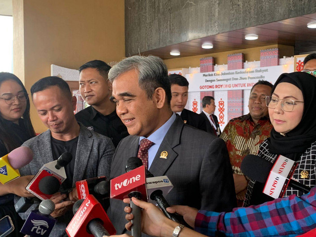 Sekjen Gerindra, Ahmad Muzani di Kompleks Parlemen Senayan, Jakarta, Rabu (2/10/2024). Foto: Luthfi Humam/kumparan