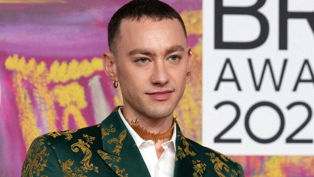Ilustrasi Makna Lagu Breathe Olly Alexander Foto: Sky News