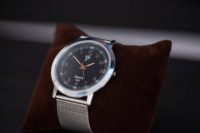 Ilustrasi Warna Jam Tangan untuk Kulit Sawo Matang. Foto: Pexels