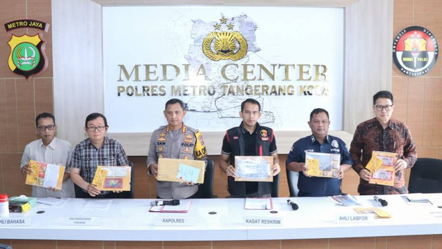 Konferensi pers pembunuhan pasutri lansia di Polres Metro Tangerang, Kamis (3/10/2024). Foto: Dok. Istimewa