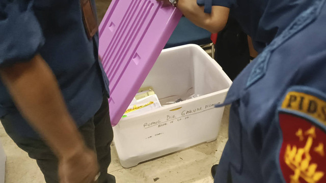 Barang bukti hasil penggeledahan di KLHK yang dikumpulkan penyidik Kejagung, Jakpus, Kamis (3/10/2024). Foto: Thomas Bosco/kumparan