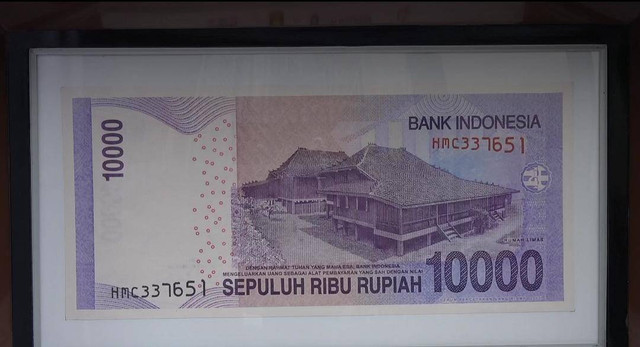 Pecahan uang Rp 10 ribu emisi 2005 yang tak berlaku lagi, Foto : Abdullah Toriq/Urban Id