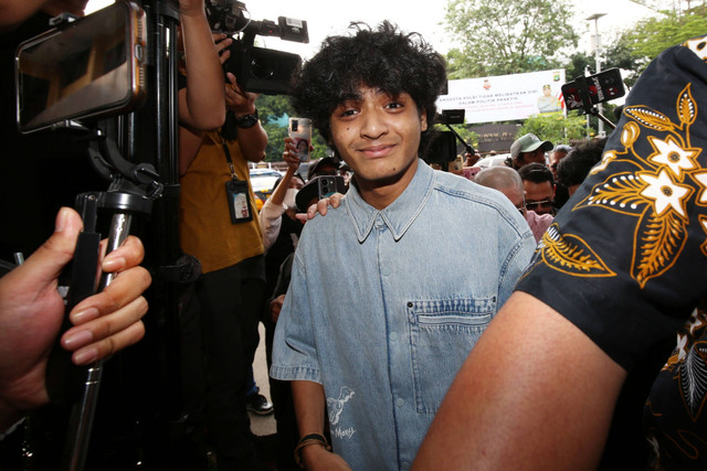 Vadel Badjideh saat memenuhi panggilan klarifikasi terkait laporan Nikita Mirzani di Polres Jakarta Selatan, Jakarta, Jumat, (4/10/2024). Foto: Agus Apriyanto