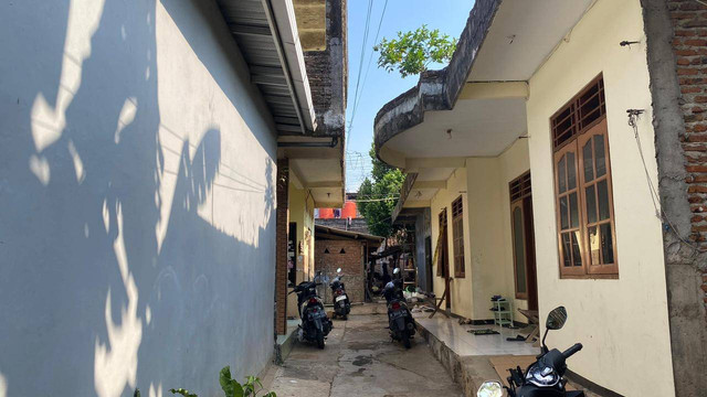 Lorong gang kos yang dihuni VIS, mahasiswa Unnes yang bunuh diri. Dok: Intan/kumparan
