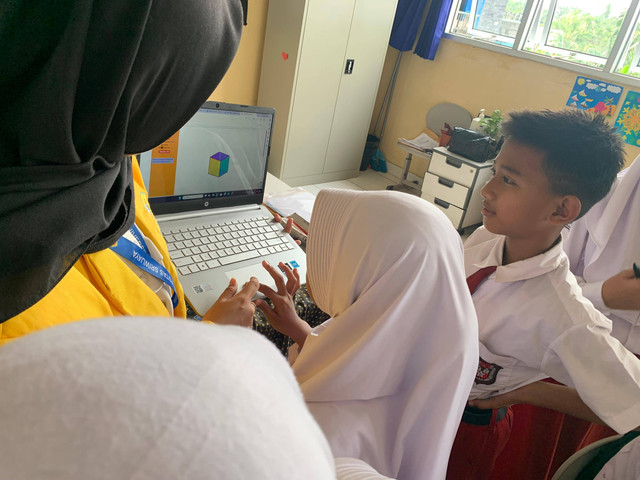 Implementasi Teknologi didalam Pendidikan ( Sumber : Dokumentasi Penulis di SD Negeri 04 Palembang, Sumatera Selatan)