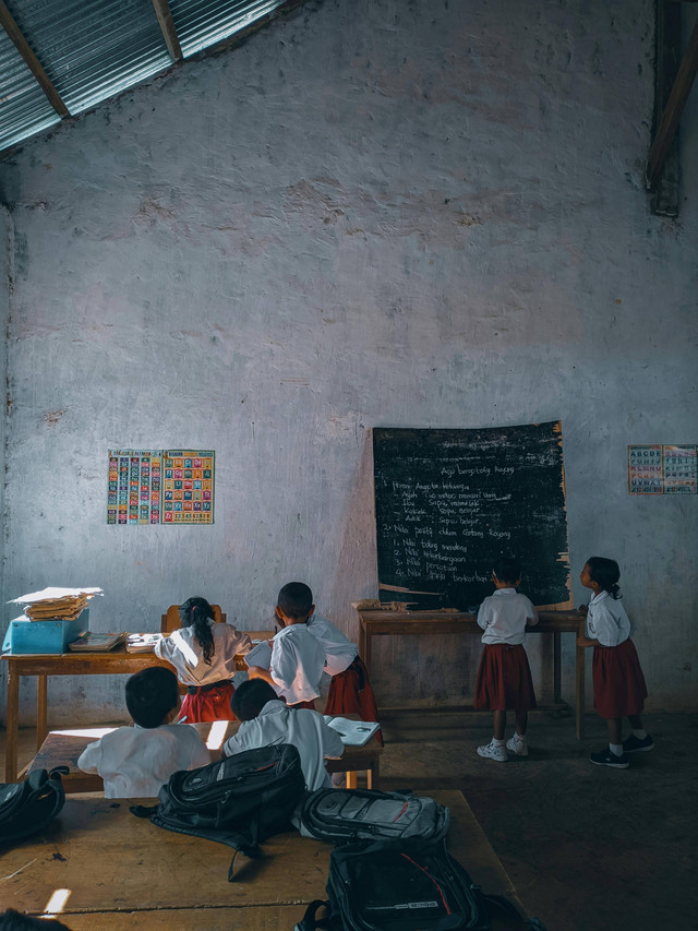 Gambar 1. Para Siswa di Sekolah | Sumber: Pexels