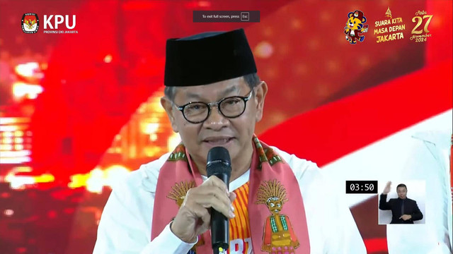 Pasangan Pramono-Rano saat debat pertama pasangan Calon Gubernur dan Wakil Gubernur DKI Jakarta tahun 2024 di JIExpo Kemayoran, Jakarta, Minggu (6/10/2024). Foto: YouTube/ KPU PROVINSI DKI JAKARTA 