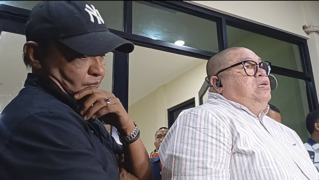 Razman mendampingi keluarga Vadel Badjideh melaporkan Nikita Mirzani di Polres Metro Jakarta Selatan, Senin (7/10/2024). Foto: Vincentius Mario/kumparan