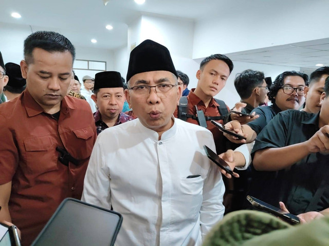 Ketua PBNU, KH Yahya Cholil Staquf atau Gus Yahya di Fisipol UGM, Selasa (8/10/2024). Dok: Panji/kumparan