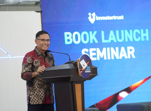 Mantan Menteri Perindustrian RI Periode 2014-2016 Saleh Husin menyampaikan sambutan saat peluncuran buku Hilirisasi Sawit Cegah Middle Income Trap di Jakarta, Rabu (9/10/2024). Foto: Dok. Saleh Husin