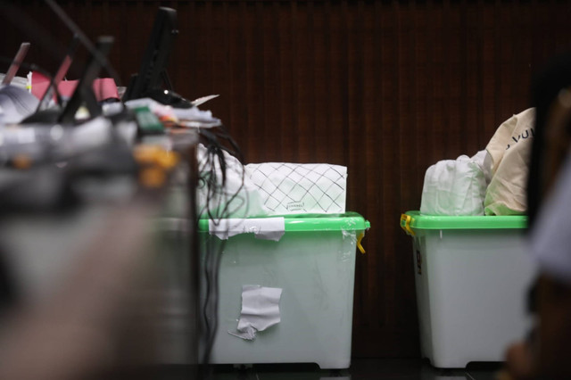 Sejumlah tas menjadi barang bukti pada persidangan Harvey Moeis suami aktris Sandra Dewi menjalani sidang dugaan korupsi tata kelola timah di Tipikor, Kamis (10/10/2024). Foto: Aditia Noviansyah/kumparan