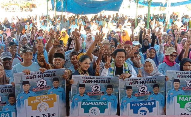 Hugua saat bertemu melaksanakan kampanye terbatas di Kabupaten Buton Tengah. Foto: Dok. Istimewa.