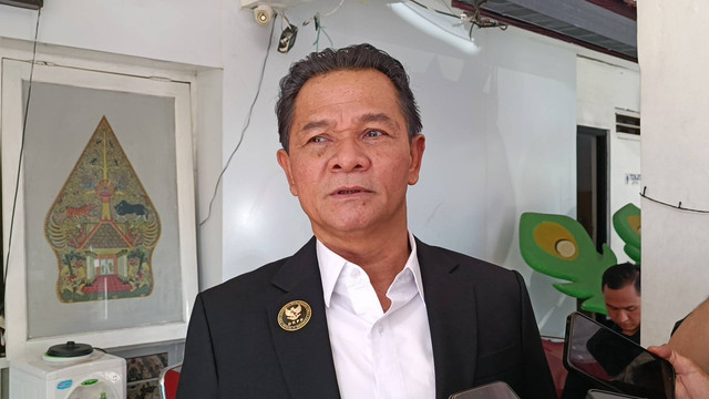 Dewan Kehormatan Penyelenggara Pemilu (DKPP) RI, Heddy Lugito di Kantor KPU Jatim, Kota Surabaya, Kamis (10/10/2024). Foto: Farusma Okta Verdian/kumparan