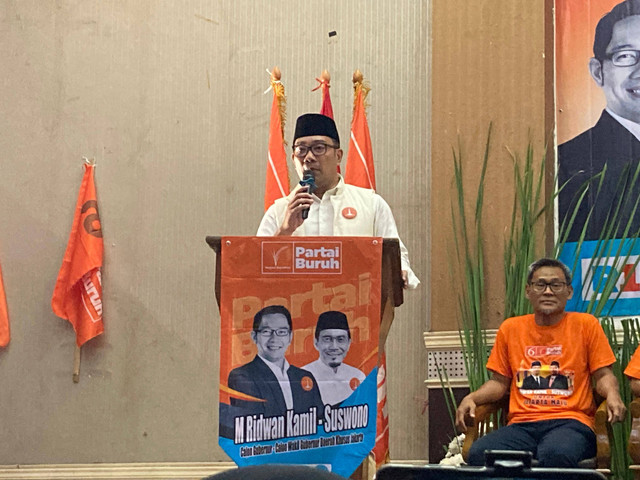 Cagub Jakarta Nomor Urut 1, Ridwan Kamil, menghadiri deklarasi dukungan Partai Buruh kepada pasangan RIDO, Velodrome Pulo Gadung, Jakarta Utara, Jumat (11/10). Foto: Alya Zahra/Kumparan