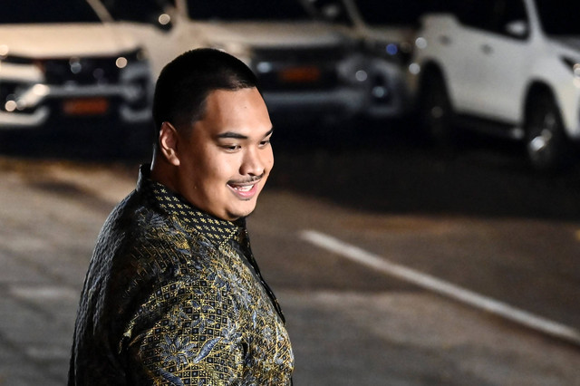 Menpora Dito Ariotedjo berjalan keluar usai melakukan pertemuan tertutup di kediaman Presiden Terpilih Prabowo Subianto, Kertanegara, Jakarta Selatan, Senin (14/10/2024). Foto: Aprillio Akbar/ANTARA FOTO
