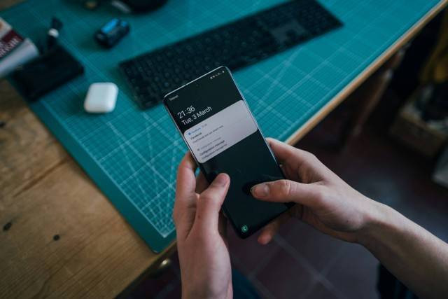 Ilustrasi cara cek RAM HP Xiaomi. Foto: Unsplash