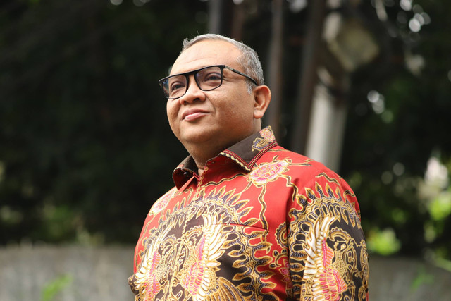 Wamenaker Afriansyah Noor mendatangi kediaman Presiden terpilih Prabowo Subianto di Jalan Kertanegara, Jakarta Selatan, Selasa (15/10/2024). Foto: Iqbal Firdaus/kumparan