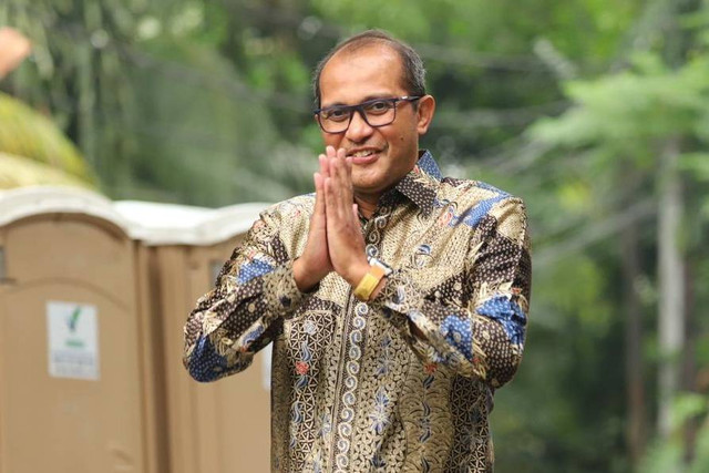 Eks Wamenkumham Eddy Hiariej mendatangi kediaman Presiden terpilih Prabowo Subianto di Jalan Kertanegara, Jakarta Selatan, Selasa (15/10/2024). Foto: Iqbal Firdaus/kumparan