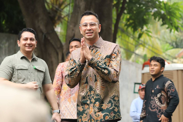 Raffi Ahmad mendatangi kediaman Presiden terpilih Prabowo Subianto di Jalan Kertanegara, Jakarta Selatan, Selasa (15/10/2024). Foto: Iqbal Firdaus/kumparan