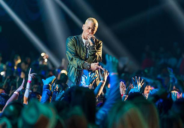 Sumber : https://www.gettyimages.com/photos/eminem