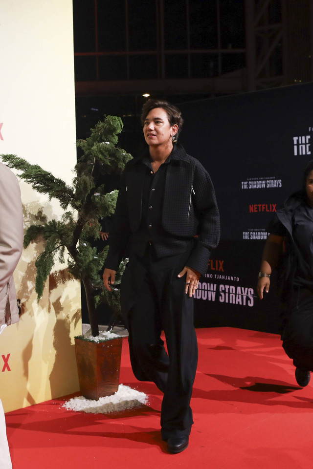 Pemeran film The Shadow Strays Adipati Dolken saat di acara Red Carpet The Shadow Strays di Epicentrum XXI, Jakarta, Selasa (15/10/2024). Foto: Syawal Febrian Darisman/kumparan